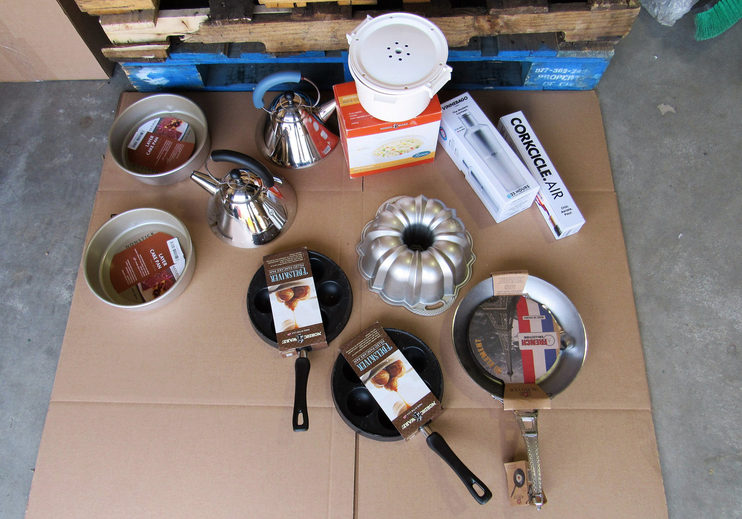 Lot of Various Kitchen items, pans, kettles, See Photo